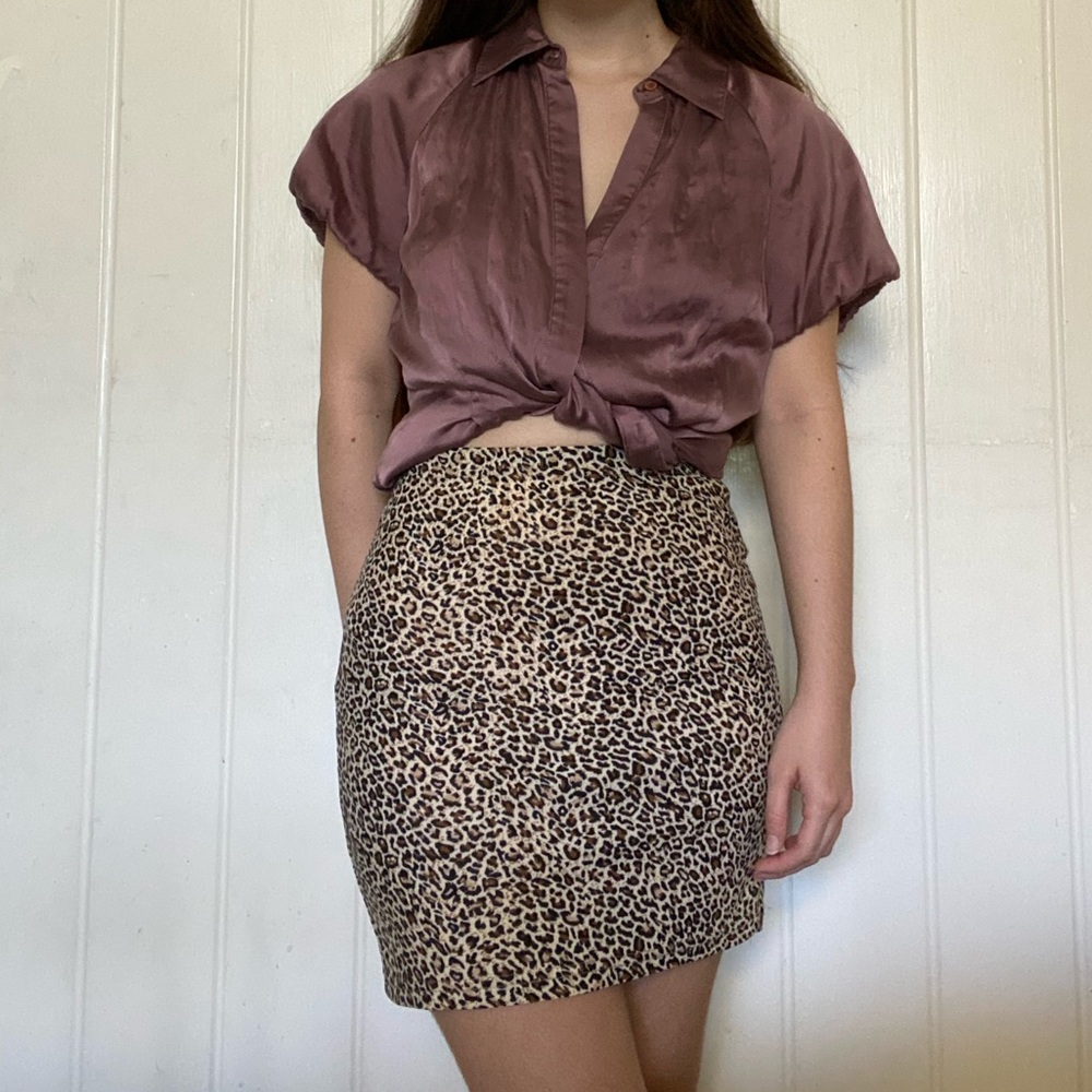 brown high low silky bcbg button up top 🤎